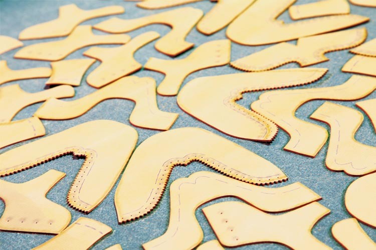 Leather-Shoes-Gloves-Bags-Samples-Cutting-Machine-by-Knife